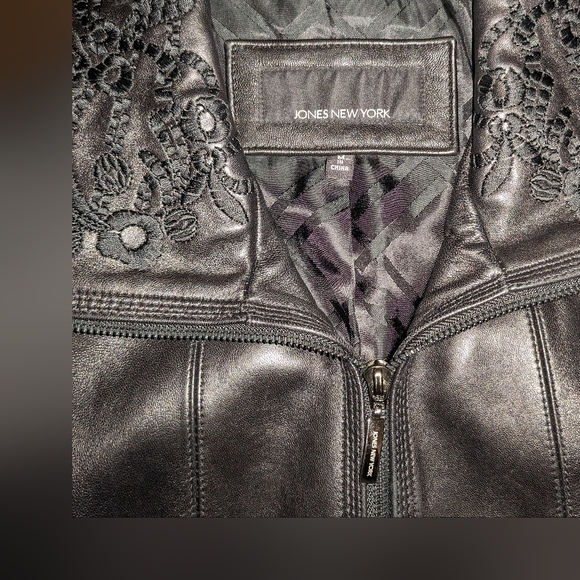 Jones New York Embroidered black leather jacket size medium - Picture 3 of 15